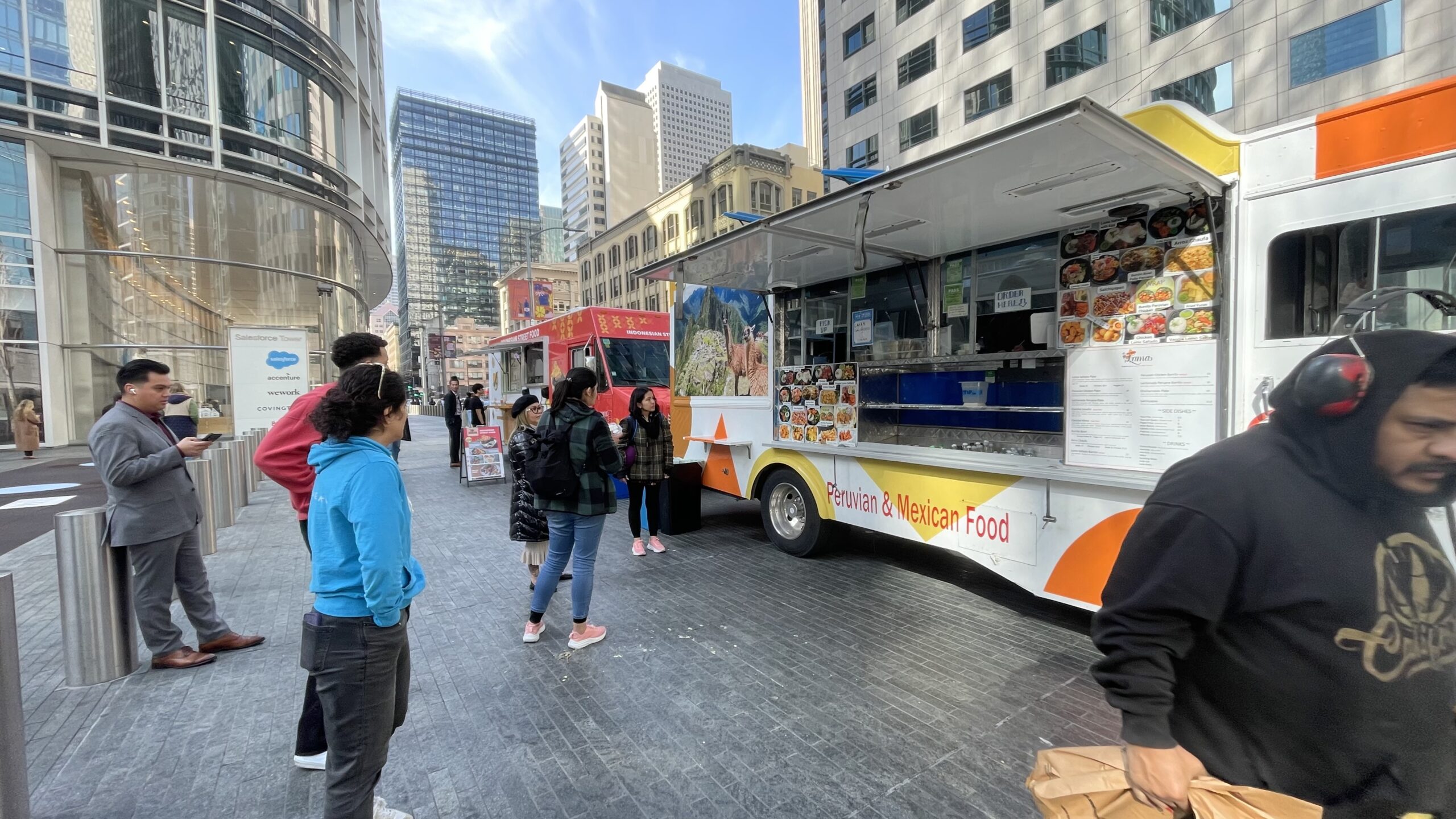 Food trucks by Salesforce Tower